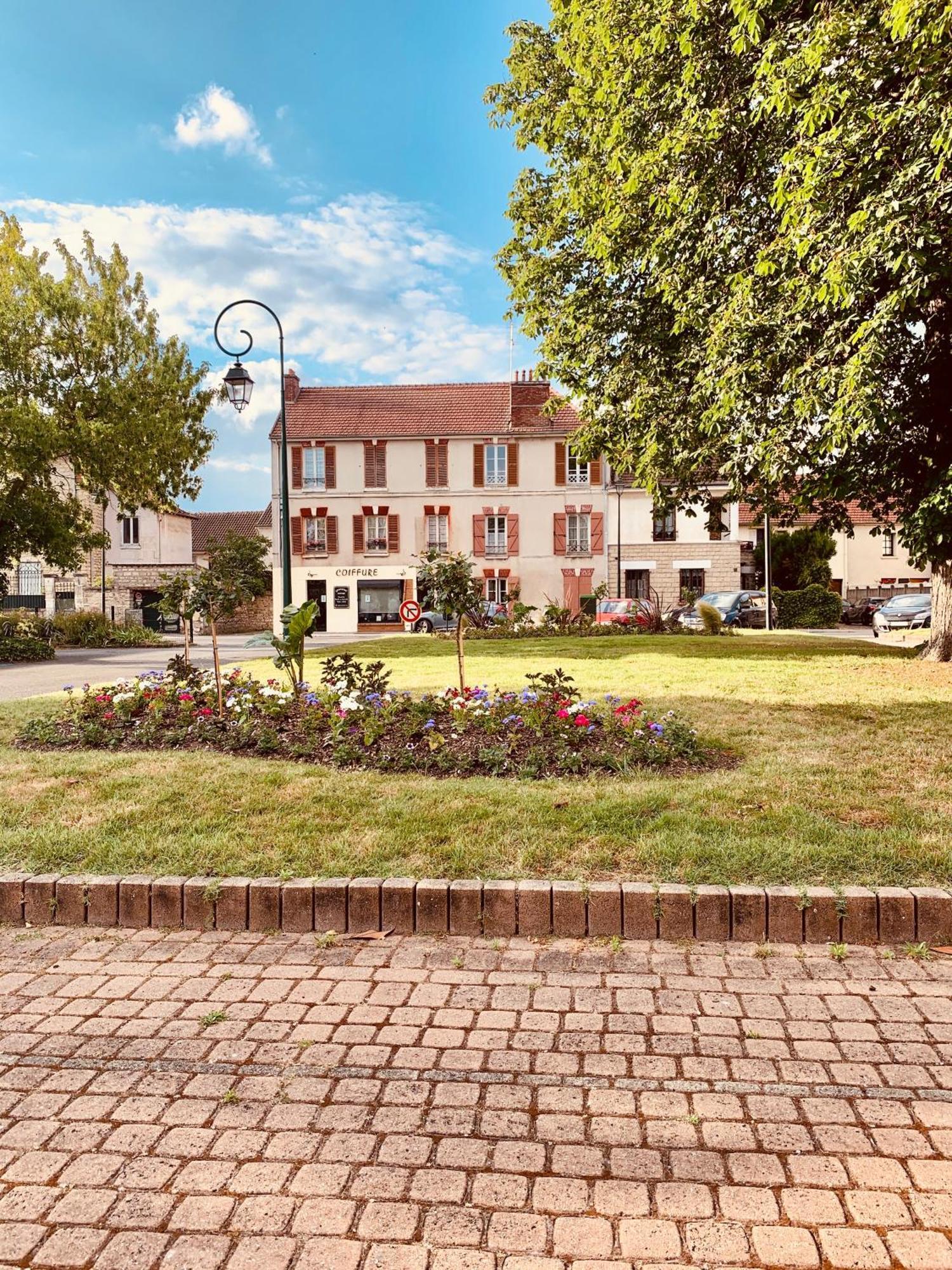 Le Logis Cantilien Lamorlaye-Chantilly Екстериор снимка